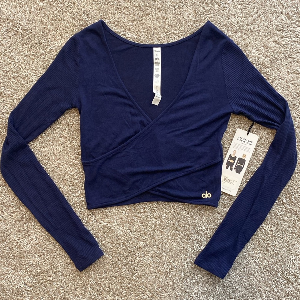 Alo Yoga Amelia Long Sleeve Crop Top. BNWT - Picture 3 of 12